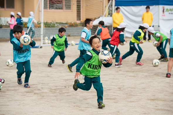 のべ500校・57万人を超える子どもが参加したサッカー教室