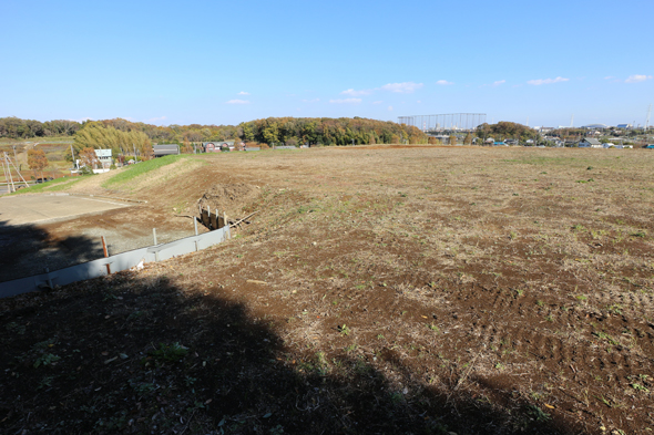 現在のキャンパスに隣接する更地